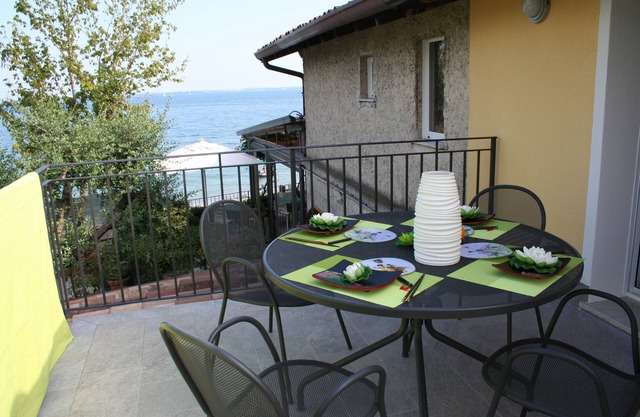 Direttamente Sulla Spiaggia con Terrazza Vista Lago