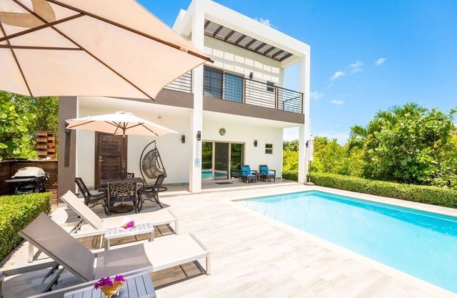 DISCOUNT, 2BR PRIVATE VILLA, OCEAN VIEW, LUXURIOUS AMENITIES, STEPS TO THE BEACH