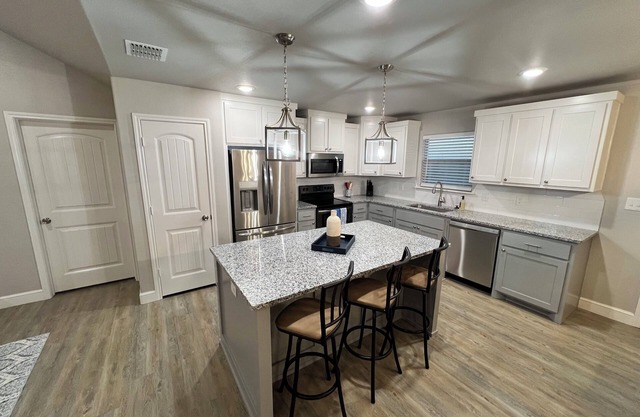 🤩DISCOUNTS🤩 Charming 3-bedroom house with WiFi, AC in superb Lubbock