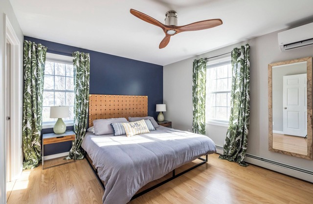 Discover Bungalow Wharf in Kennebunk: renovated home near Gooch's Beach & shops