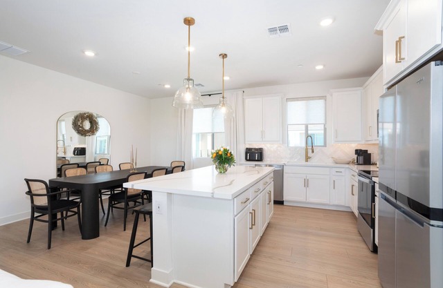 Discover Desert Luxury: Stunning 2-Bedroom, 2-Bath Condo, Pool, Dog Park & MORE