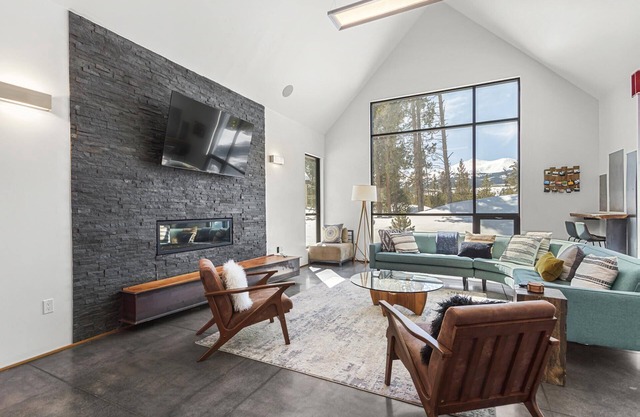 Discover Fall in Breckenridge! Luxury Mountain Home Close to Downtown Breckenridge