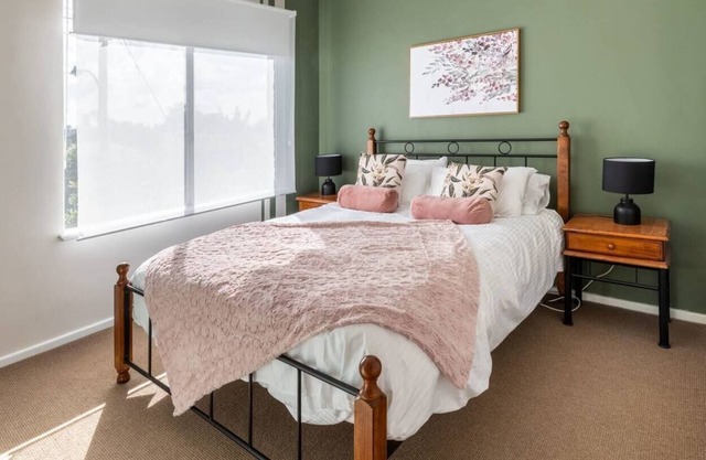 Discover South Perth's ideal stay: Norfolk Gardens. 2BR, 1BA, comfy & spacious!