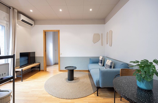 Discover the charm of Barceloneta in our cozy one-bedroom apartment, perfect for monthly stays. Ideal for professionals and couples, this space combines comfort and functionality with the unique appeal of being just steps away from the beach.