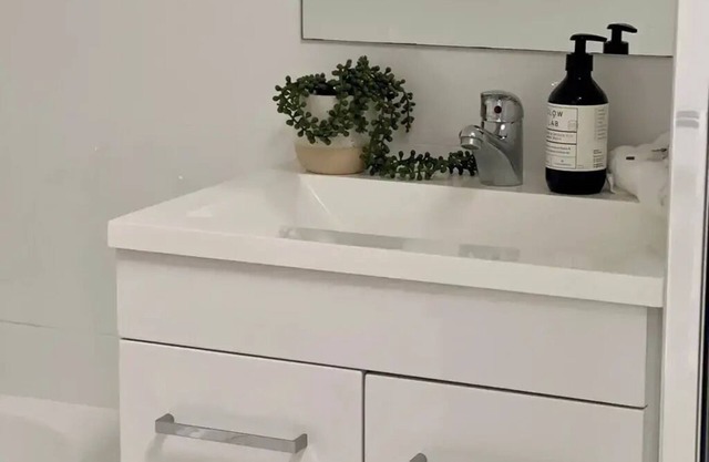 Discover urban living in our contemporary townhouse!