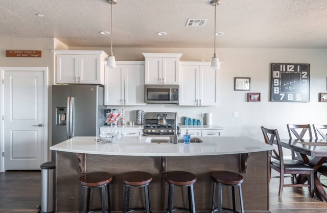 Discover Zion Mountain nearby, 3-bedroom townhome-Private Hot Tub