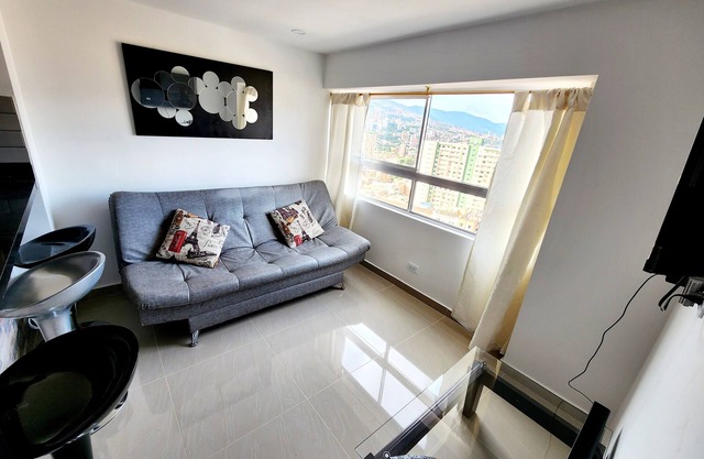 Disfruta Medellín: Comodo Apartamento Completo con Parqueadero Privado