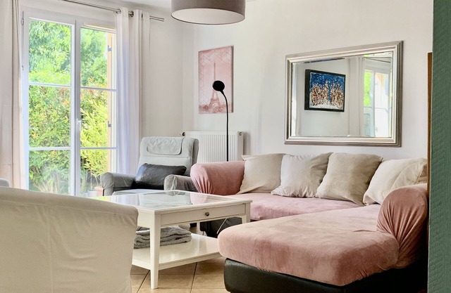 Disney private Villa, 4 bdrm, 3 bath, 10 pax WIFI, garden.