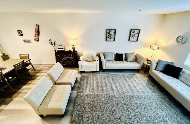 Disneyland New condo3 BD 3.5BA 2Car 1900sqft EV2charger