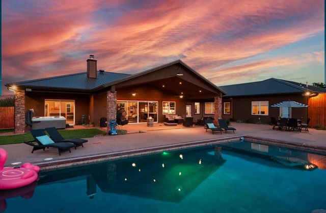 Dive Into Adventure, Large Luxury Family Home in Kanab with Pool, Slide, Hot Tub