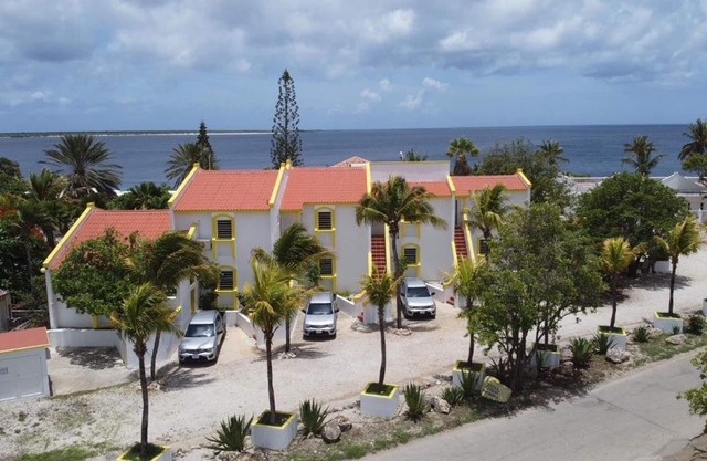 Divers Paradise Bonaire – Only Full A/C Apt for 5 – Gear Storage & Rinse Tank