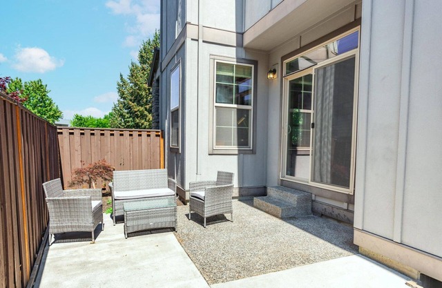 Divine Bethany 2BR w/Pool, nr Brewery, Garden & Golf, by Blueground