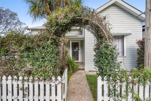 Divine Cottage - Main Street Bangalow