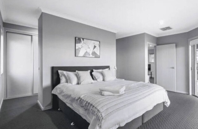 Divine Views on Roper - Glorious three bedroom, two bathroom townhouse with views to die for!