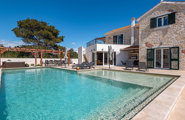 Do you want to experience a luxurious vacation with pool and in authentic design, you will love this