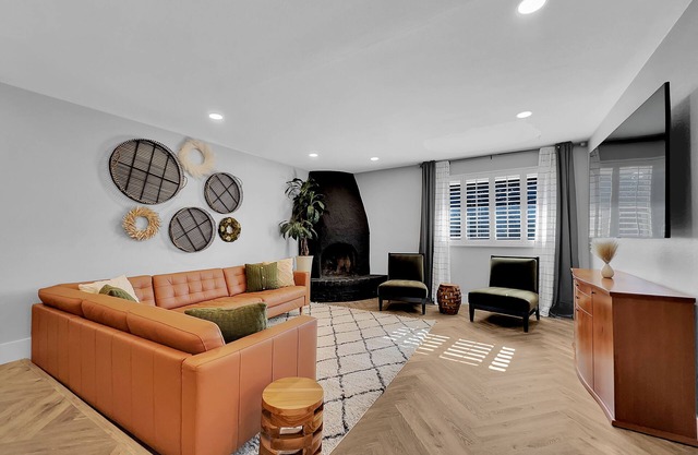 Dobson Ranch Large Family Home! Game Room!