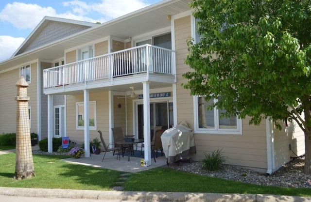 Dock Holiday on Upper Gar Lake with Outdoor Pool