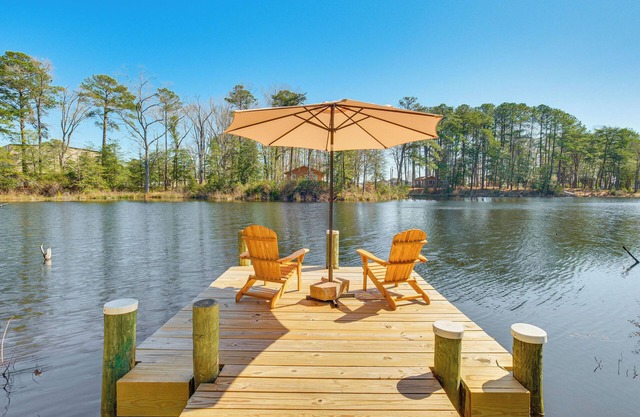 Dock, Sunrooms & Fire Pits: Deltaville Home!