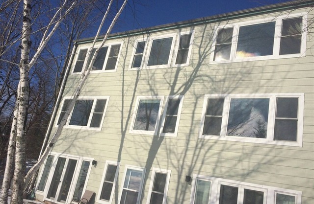 Dockmaster - Home steps away from the water with Amazing Dining Room and Kitchen!