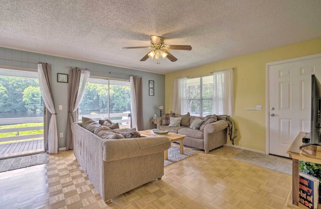 Docks + Balcony: Peaceful River Abode in Dunnellon