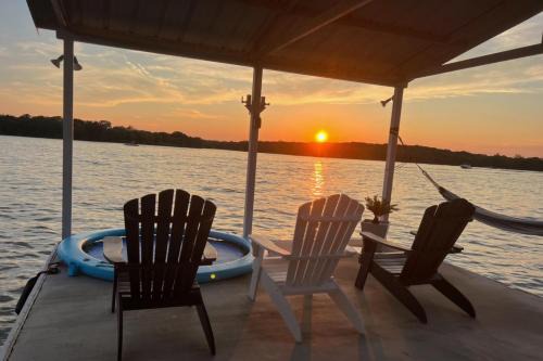 Dockside Digs