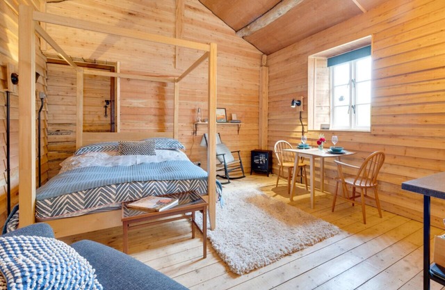 Dog Crag Cabin - One Bedroom House, Sleeps 2