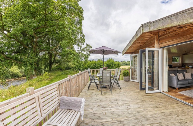 Dog friendly Kingfisher Lodge Riverdale located in Yorkshire