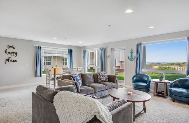 Dog-Friendly Beach Condo W/Shared Pool, Hot Tub, Gym, Free WiFi & Patio