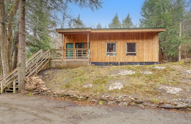 Dog-friendly cabin in the woods with firepit - ski & golf at nearby mountains