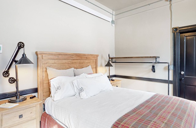 Dog-friendly & comfortable suite w/free WiFi & a kitchenette in a great location