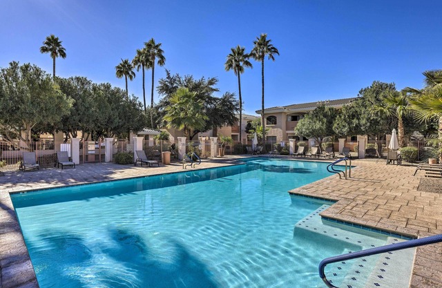 Dog-Friendly Condo w/Pool & Hot Tub in Phoenix