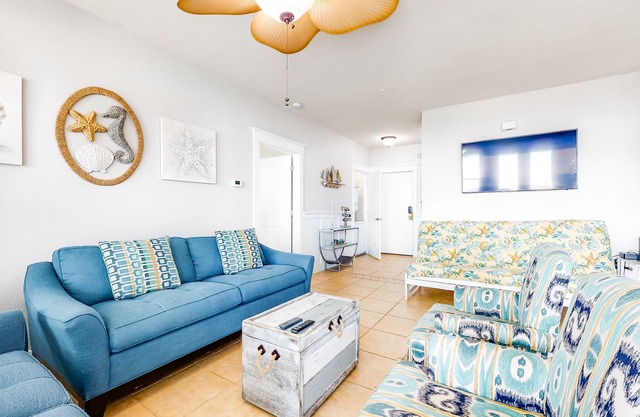 Dog-friendly condo with pool, hot tub & ocean views