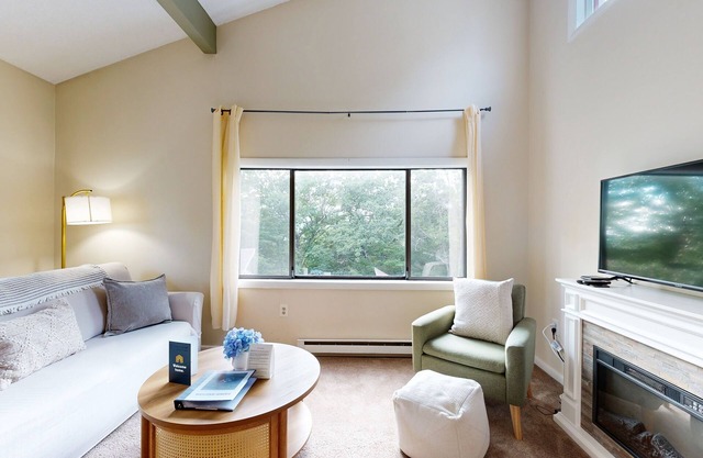 Dog-friendly condo with 4 pools, pickleball, gym, sauna, tennis, game room, BBQ