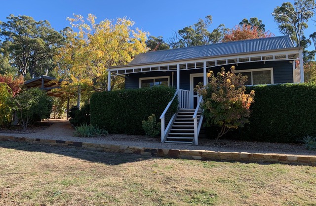 Dog-friendly cottage close to Daylesford - The Cottage at Hollow Log Estate