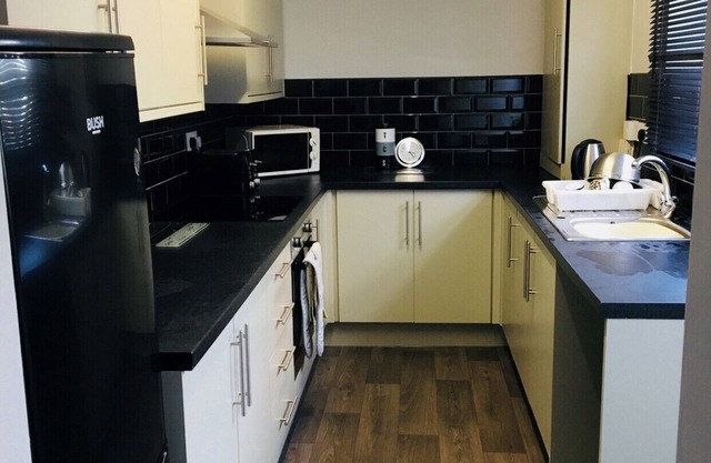 Dog friendly cottage, town centre, close to the beach, WI-FI & parking included.