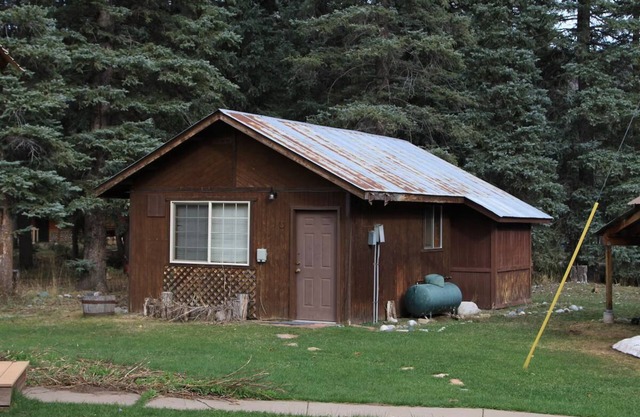 Dog Friendly Creekside Property close to Vallecito Lake minutes to Durango