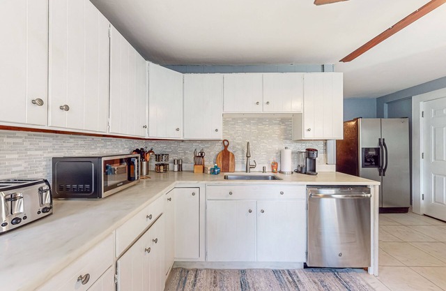 Dog-friendly duplex near Pico & Killington with firepit, back porch, streaming