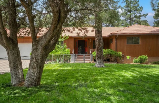 Dog Friendly, Fully Gated, Private Cabin by Fool Hollow Lake