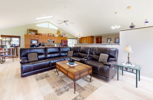 Dog-friendly home w/bay views - easy access to the river & in-town convenience