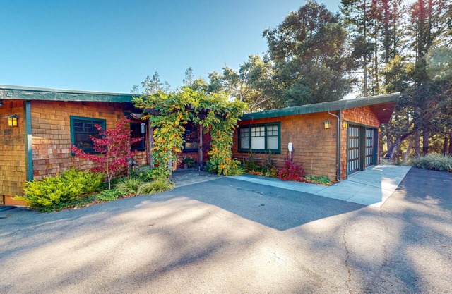 Dog-friendly home with breathtaking views & garden sauna, next to golf/laguna