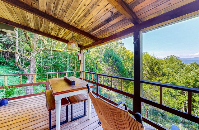 Dog-friendly home with spectacular mountain views, firepit, grill, fireplace
