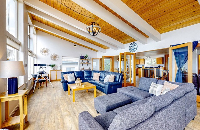 Dog-friendly home with amazing ocean & sunset views - walk to Ocean Way Beach