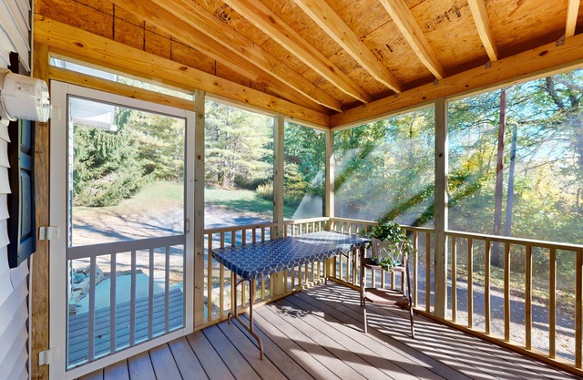 Dog-friendly home with a deck, screened sunroom, washer/dryer, & AC