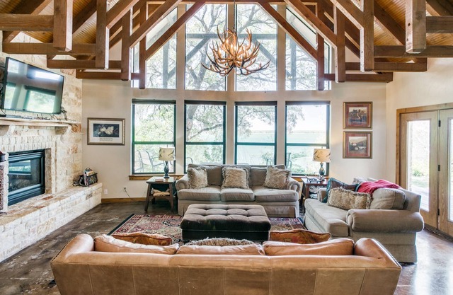 Dog-Friendly Home with Lake Whitney Views - Near Boat Ramp