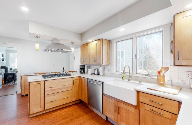 Dog-friendly house with Bay views, charming interior, & deck - snowbirds welcome