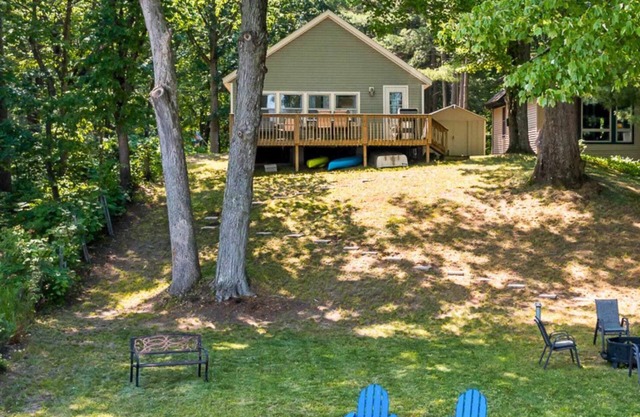 Dog-Friendly Idyllic Lakefront Home