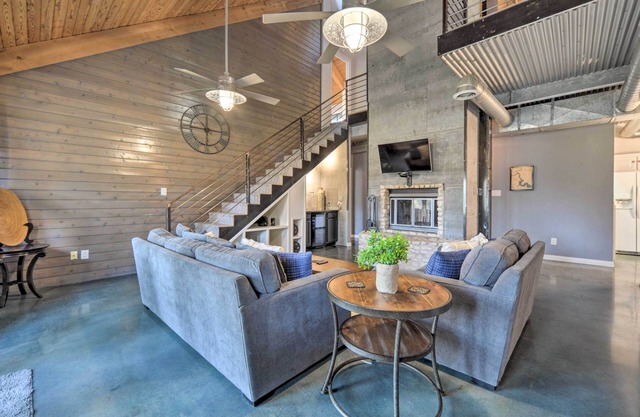Dog-friendly Kingsland Rental on Lake Lbj!