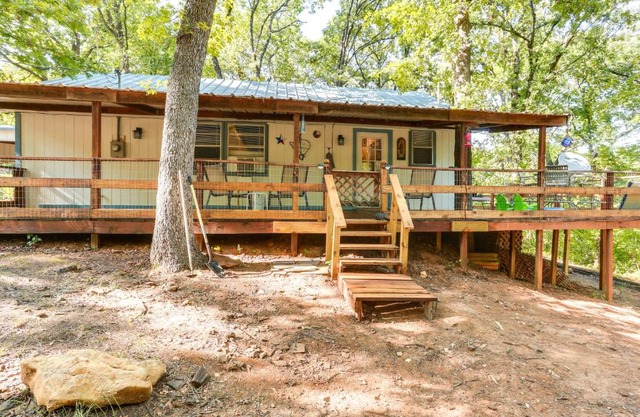 Dog-Friendly Kingston Cabin with Wraparound Deck!