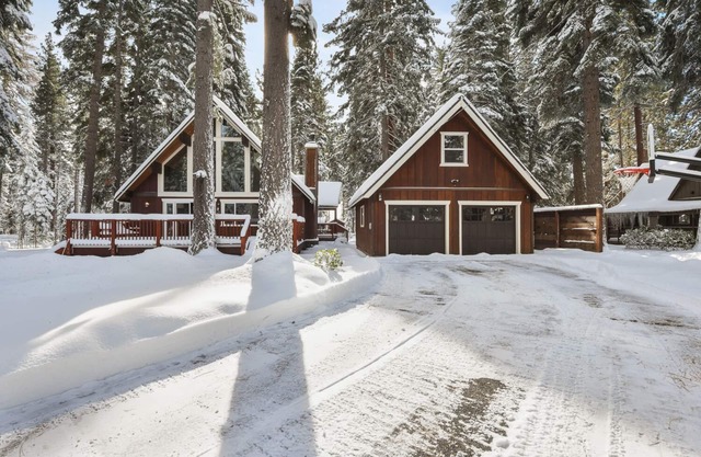 Dog-Friendly Lake Tahoe Cabin w/Hot Tub, Sleeps 8