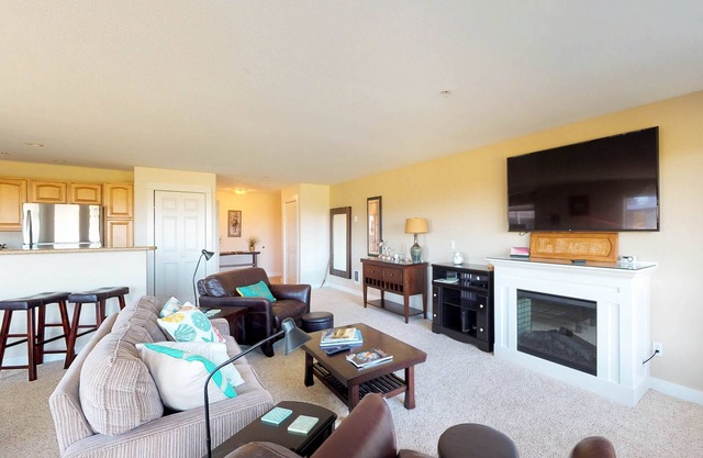 Dog-friendly oceanfront condo with beach access and private washer/dryer